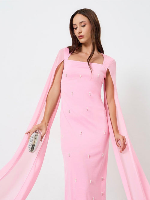 فستان طويل مزين باكمام منسدلة