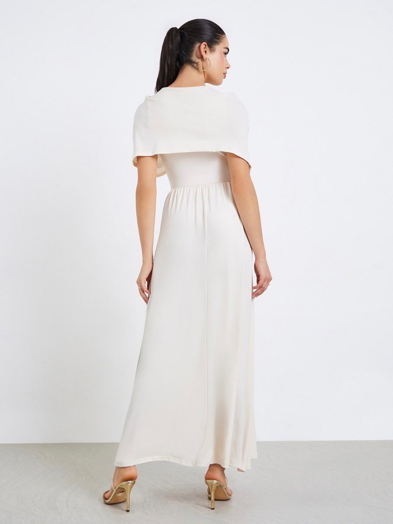 فستان طويل بشال