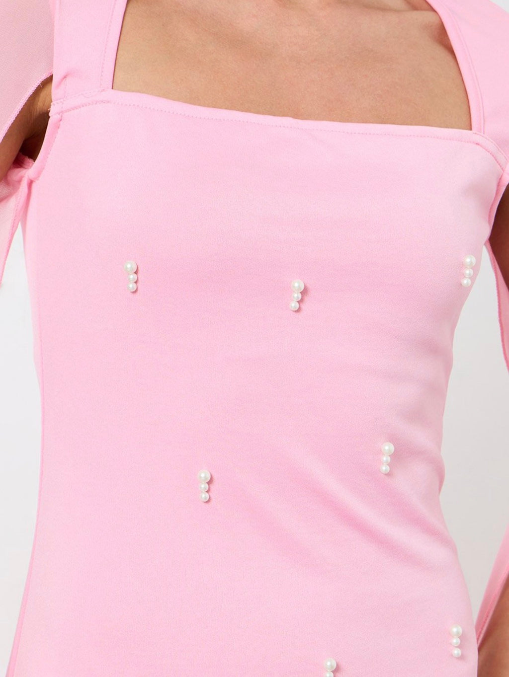 فستان طويل مزين باكمام منسدلة